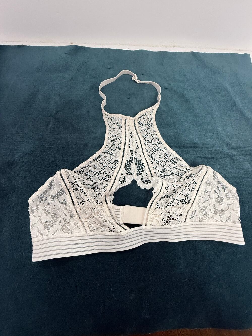 Victoria's Secret Very Sexy Lace Halter Bralette Keyhole Racerback Medium